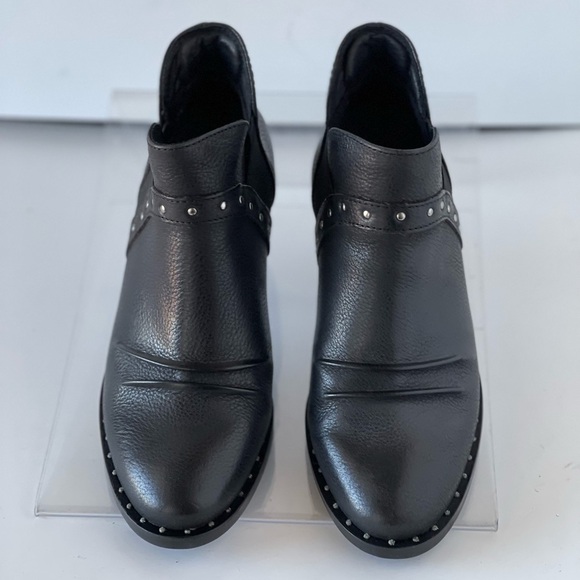 Earth Women's Black Leather Ankle Bootie Cut Out Studded Chelsea Boots Heels 5.5 - Picture 4 of 10